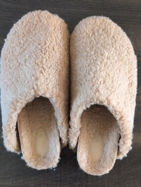 Fuzzy Sherpa Slip-On House Slippers in Camel - Intentionally Blank